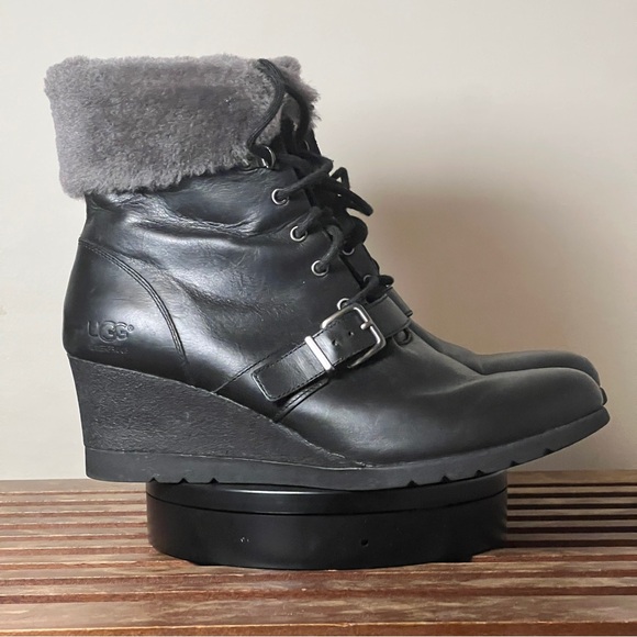 UGG Shoes - Ugg Janney Boot Black Waterproof Leather Ankle Wedge Lace Up Fur Sz 12 1012527
